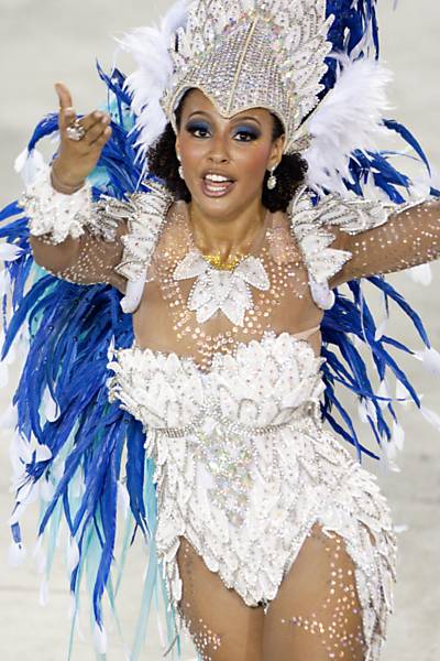 Sheron Menezes desfila na escola de samba Portela veja o Especial do Carnaval 2012
