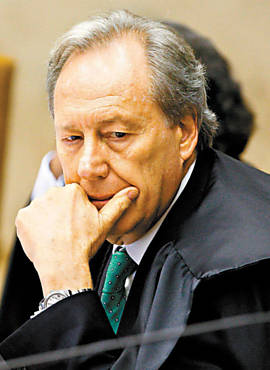 O ministro Ricardo Lewandowski, durante julgamento da Lei da Ficha Limpa no Supremo
