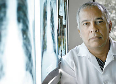 O pneumonologista Hermano Castro, da Fiocruz, cuja pesquisa sobre os malefícios do amianto está sendo contestada