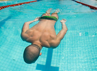 Bruno Fratus treina na piscina do CT de Campinas