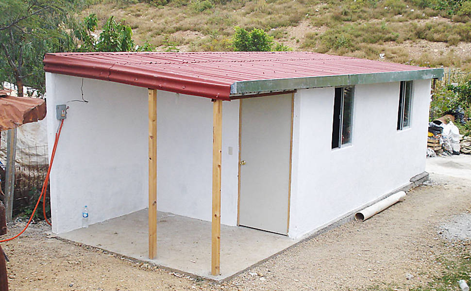 O passo seguinte é a pintura; desenho também permite que o teto escoe a água das chuvas Leia Mais