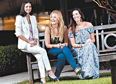 As ex-dasluzetes Julia Maringoni Faria, Fernanda Kujawski e Tatiana Monteiro de Barros, no shopping Cidade Jardim
