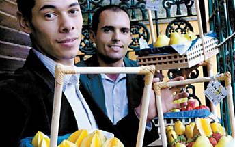 Os scios do delivery Snack Frutas, Carlos Ribeiro ( esq.) e Leonardo Stecanella Rodrigues