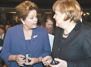 A presidente Dilma Rousseff e Angela Merkel, chanceler alem, em feira em Hannover