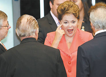 Dilma com Marco Maia (esq.), Sarney (centro) e Temer