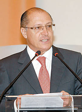 Geraldo Alckmin discursa em evento em hospital em SP