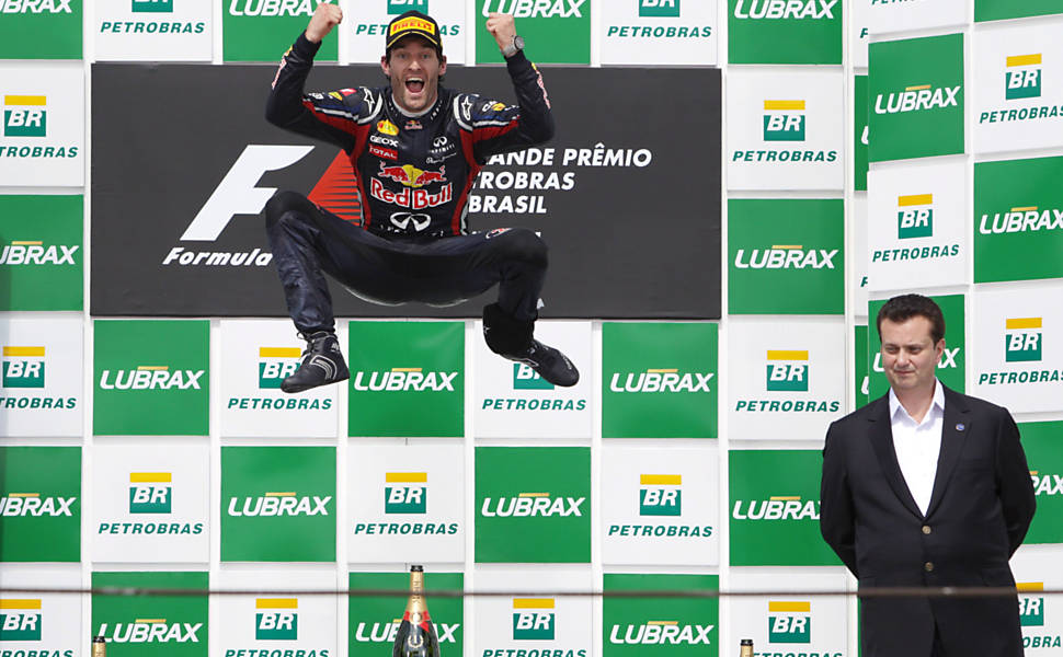 Ao lado do prefeito de São Paulo, Gilberto Kassab,   Mark Weber, da equipe Red Bull, vibra com vitória no GP Brasil de F-1 Leia mais
