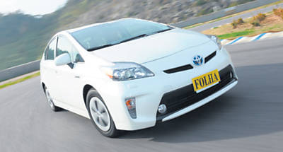 Para-choque com grade avantajada  a maior novidade do Prius 2012