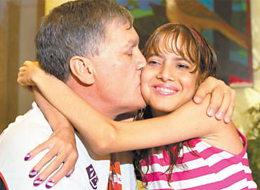 Ernesto Oviedo com sua filha Maribel