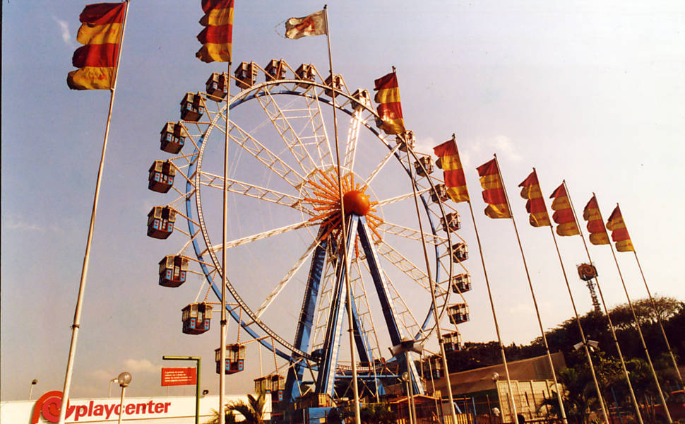Roda gigante do parque de diversões Playcenter, na zona norte de São Paulo, em 1993. O parque inaugurado em 27 de julho de 1973 em um área de 50 mil m² na marginal Tietê, vai fechar Leia mais