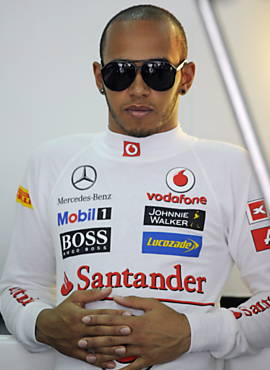 Lewis Hamilton em pausa dos treinos na Malsia