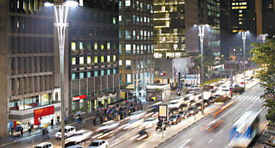 Avenida Paulista, cenrio que mais aparece nos cartes-postais sobre So Paulo; pesquisa para tese de doutorado apontou que postais s retratam lugares-comuns da metrpole