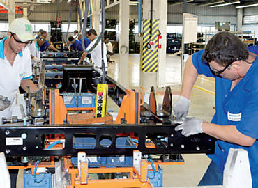 Fbrica da Mercedes-Benz em Juiz de Fora (MG), que deixou de fabricar carros e est dedicada  produo de caminhes