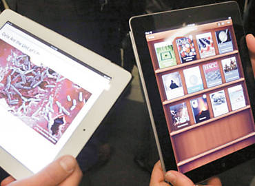 Funcionrios da Apple demonstram ferramenta interativa de iBooks para o tablet iPad