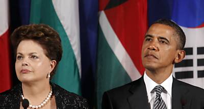 Os presidentes Dilma Rousseff e Barack Obama assistem a um vdeo na abertura de evento em Nova York, em setembro
