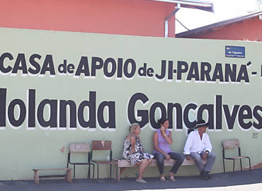 Fachada de repblica em Barretos, SP, onde moram pacientes de Ji-Paran, Rondnia