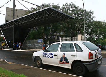 Carro do vereador Nilton Gaiola (PSC), fotografado pela *Folha* na segunda-feira; Promotoria vai investigar o parlamentar