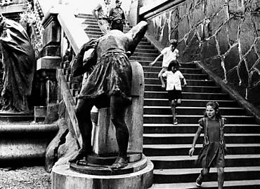 Foto que estar em exposio na Casa da Imagem mostra escadaria da praa Ramos de Azevedo, no incio dos anos 1970