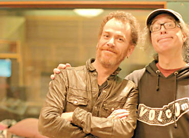 Nando Reis e o produtor Jack Endino em estdio de gravao em Seattle