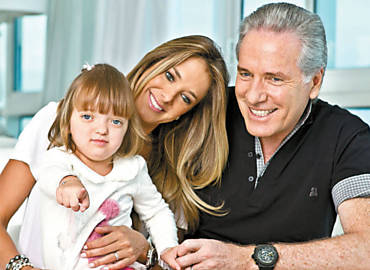 Roberto Justus, a mulher, Ticiane Pinheiro, e a filha do casal, Rafaella