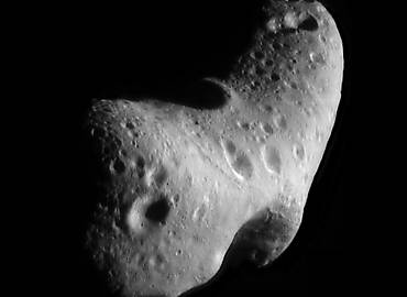 433 Eros, um dos asteroides com rbita relativamente prxima da Terra
