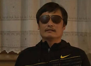 O ativista Chen, em vdeo aps sua fuga, onde cobra Pequim