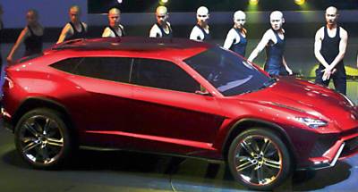 Conceito, Lamborghini Urus no tem retrovisores convencionais; cmeras fornecem imagens a duas telas no painel