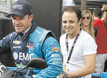 Barrichello d carona para Felipe Massa no Anhembi