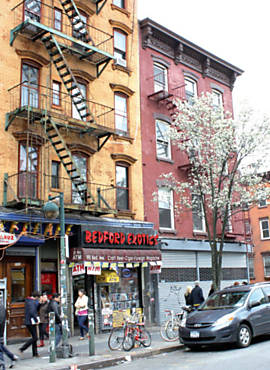 A avenida Bedford, no bairro de Williamsburg, no Brooklyn, rene bares e restaurantes
