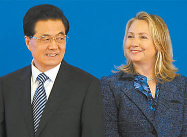 Hu Jintao, presidente chins ( esquerda), e Hillary Clinton, secretria de Estado dos EUA, durante encontro em Pequim