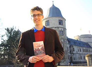O historiador alemo Moritz Pfeiffer, com seu livro