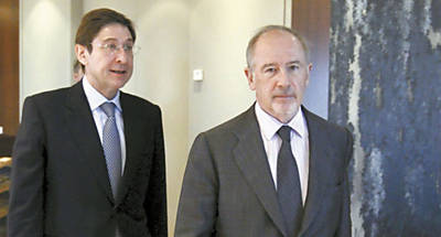 Jose Ignacio Goirigolzarri ( esquerda), novo presidente do Bankia, ao lado do seu antecessor, Rodrigo Rato