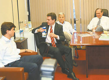 Eduardo Amorim (Ciesp), Ricardo Giuntini (OAB) e Jos Carlos Carvalho (Acirp), em reunio ontem com Ccero Gomes