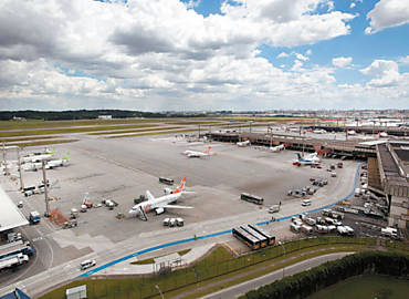 Ptio de aeronaves do aeroporto de Guarulhos, privatizado neste ano