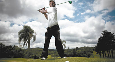 Rogrio Bernardo treina no Guarapiranga Golf Country Club, em SP, onde comeou carregando sacolas