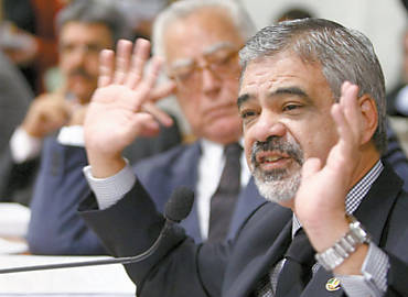 O senador Humberto Costa (PT-PE) durante reunio da CPI do Cachoeira