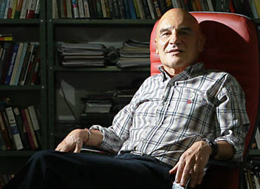 Eduardo Viola, professor da UnB, em sua casa em Brasília