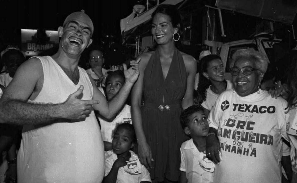 Com Dona Zica e Lug de Paula (caracterizado como Seu Boneco), durante desfile das escolas de samba mirins em 1995