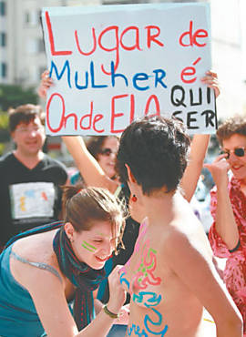 Mulheres protestam na Marcha das Vadias, em So Paulo