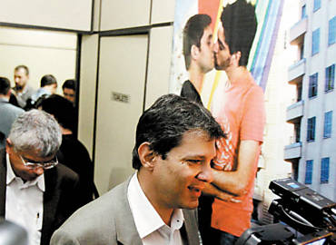 Fernando Haddad visita organizadores da Parada Gay, que acontece no domingo em SP