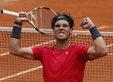 Rafael Nadal vibra ao derrotar Nicolas Almagro (7/6, 6/2 e 6/3). Aps sua 50 vitria em Roland Garros, ele encara David Ferrer na semifinal no torneio