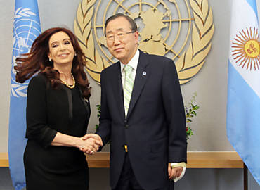 A presidente argentina, Cristina Kirchner, se encontra com o secretrio-geral da ONU, Ban Ki-moon, em Nova York