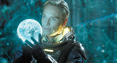 O ator Michael Fassbender, como o androide David