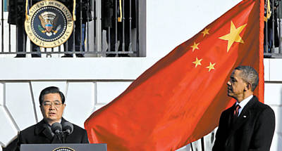 O dirigente chins Hu Jintao discursa na visita oficial aos EUA, em 2011, observado pelo presidente Obama