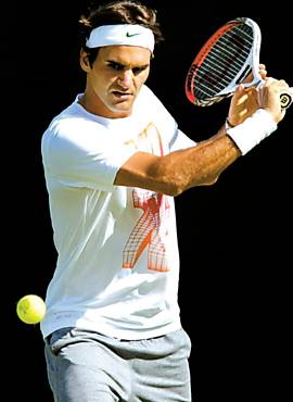 Federer treina para Wimbledon, ontem