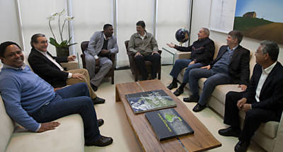 Orlando Silva (esq.), Renato Rabelo, Netinho, Haddad, Lula, Antonio Donato e Okamotto em reunio no Instituto Lula
