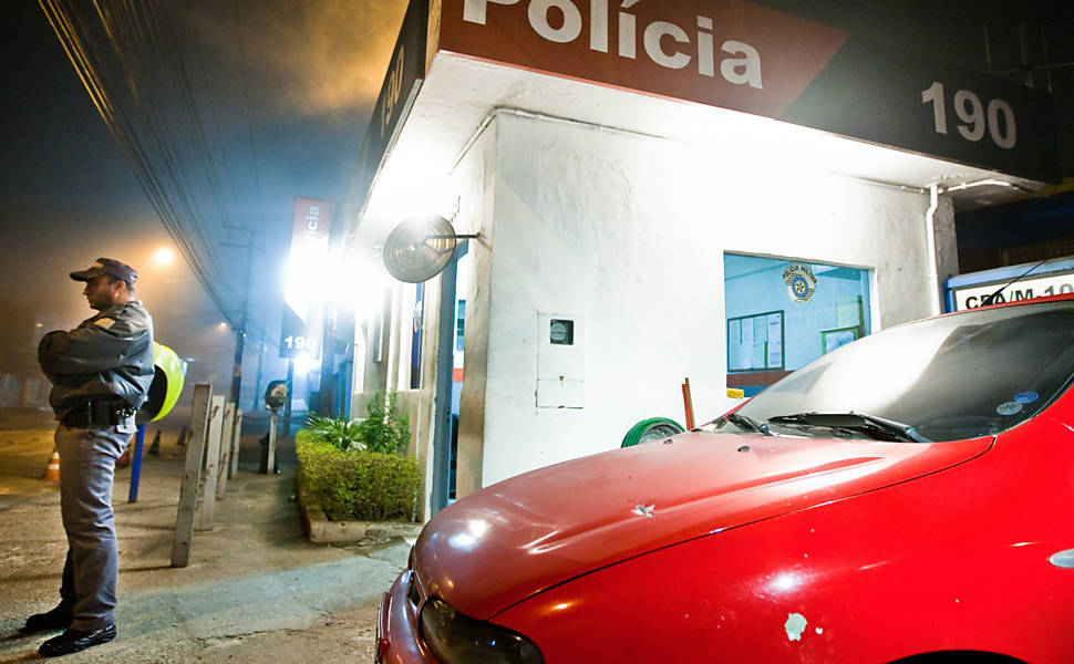 Base fixa da Polícia Militar que fica na estrada Canal de Cocaia, na zona sul de São Paulo, foi alvo de tiros Leia mais