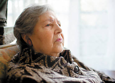 A aposentada Therezinha Zerbini, em sua casa, em São Paulo