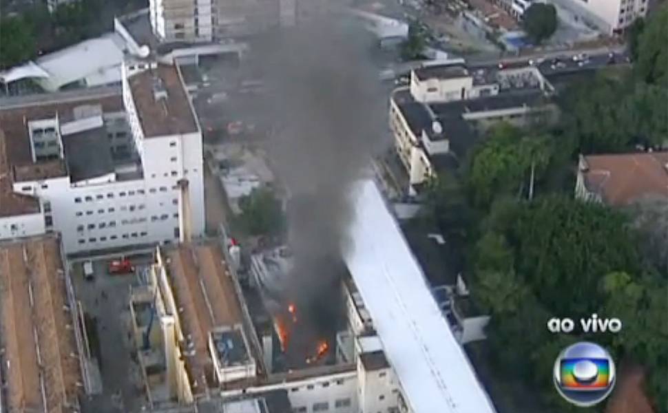 Inc Ndio Em Hospital No Rio Cotidiano Fotografia