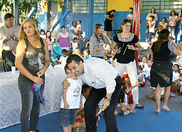 O prefeito de Araraquara, Marcelo Barbieri (PMDB), durante entrega da creche Maria Alice Tedde, na tarde de ontem
